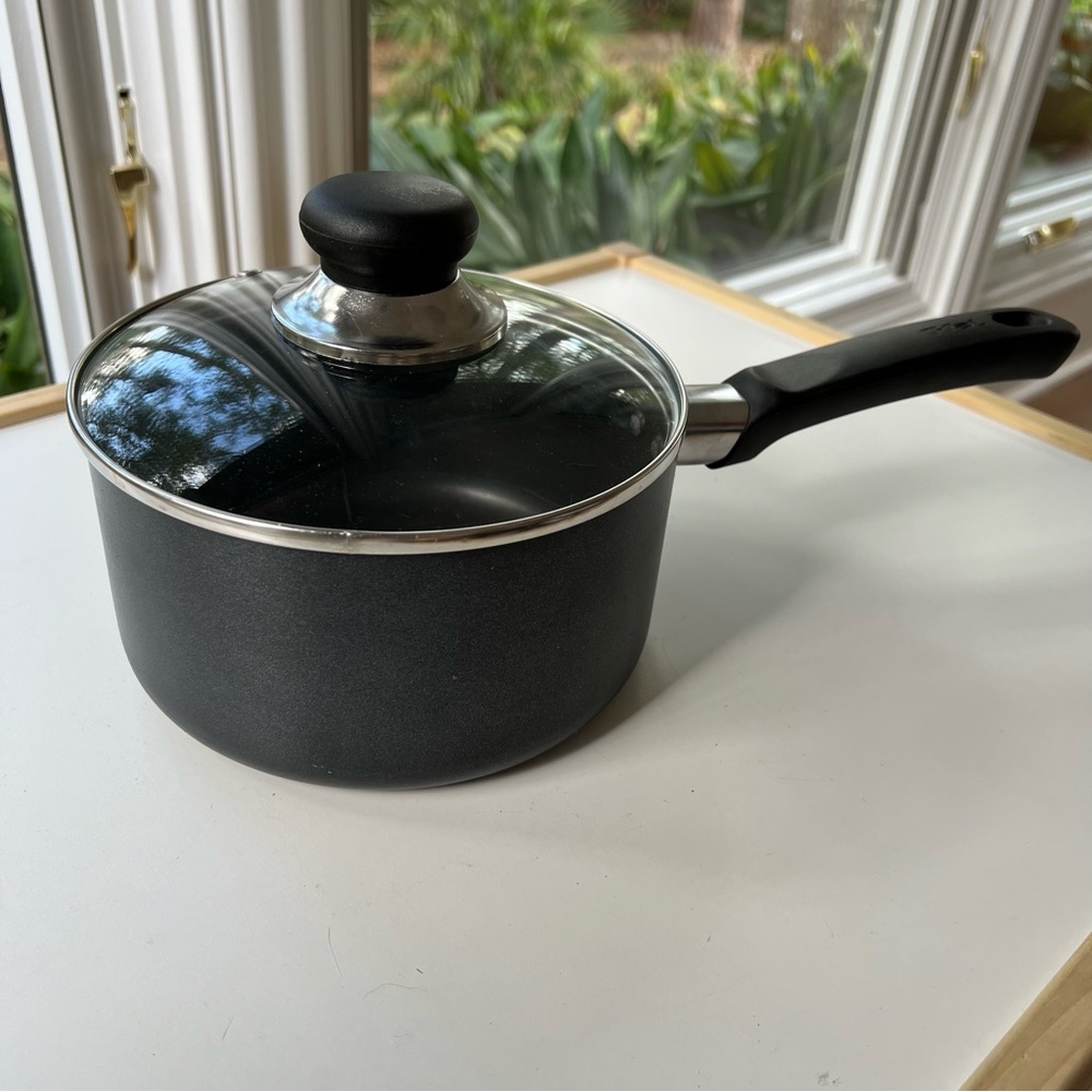 Medium sized black saucepan / pot with lid